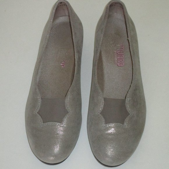 Munro American Womens Taupe Shimmer Ballet Flat - Size 6W - Picture 2 of 9
